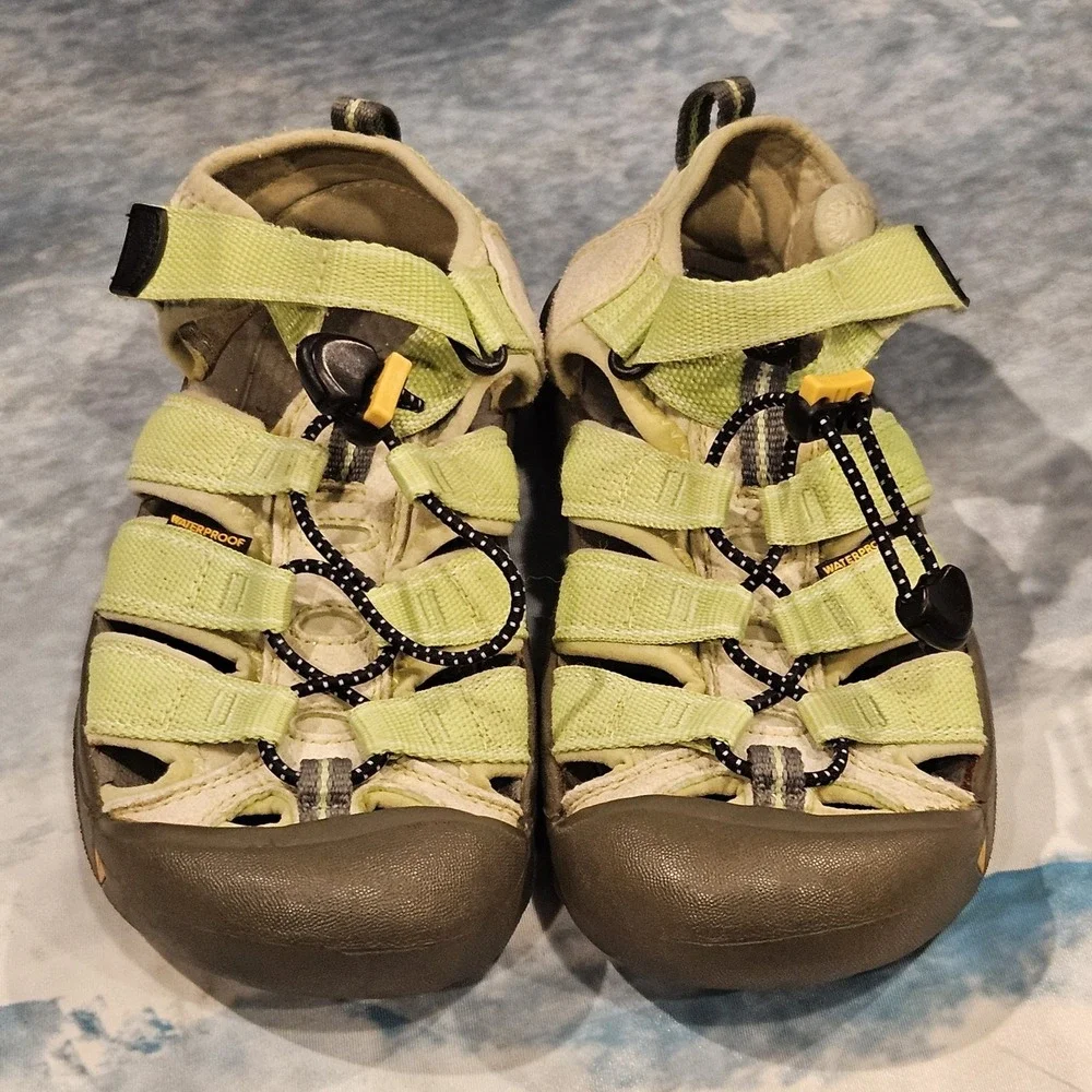 KEEN‎ Kids Size 3 Waterproof Sport Sandals Closed Toe Hiking Trail Shoes Green